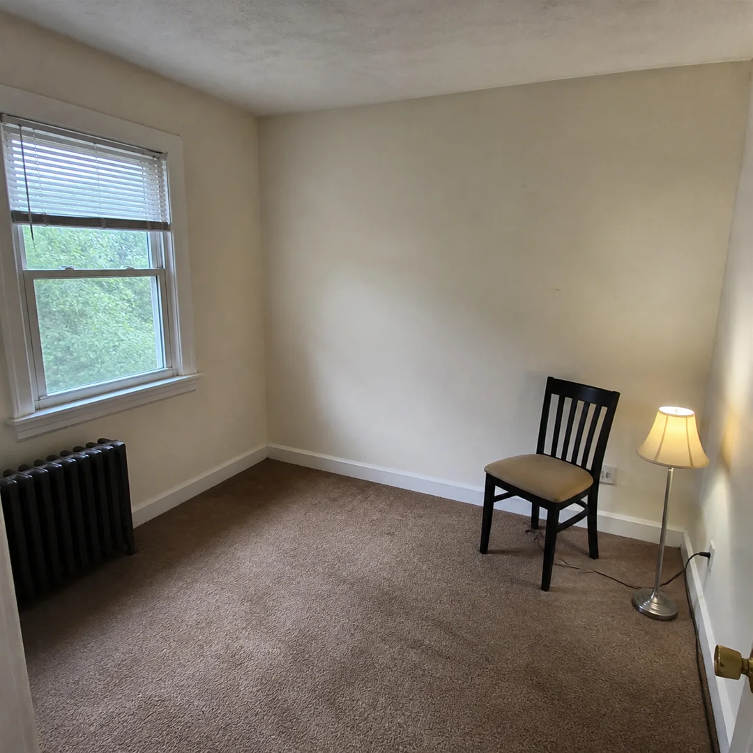 Plain empty bedroom before an interactive room transformation.